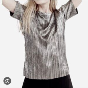 ✨4/$20 Urban Outfitters shine crinkle tee